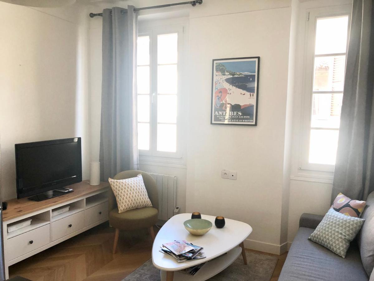 Charming And Modernly Designed 2 Bedroom - Old Town Antibes Bagian luar foto
