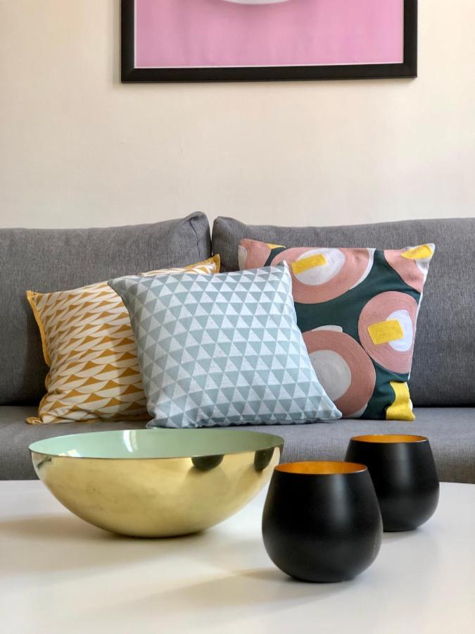 Charming And Modernly Designed 2 Bedroom - Old Town Antibes Bagian luar foto