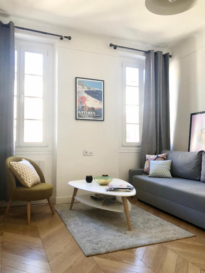 Charming And Modernly Designed 2 Bedroom - Old Town Antibes Bagian luar foto