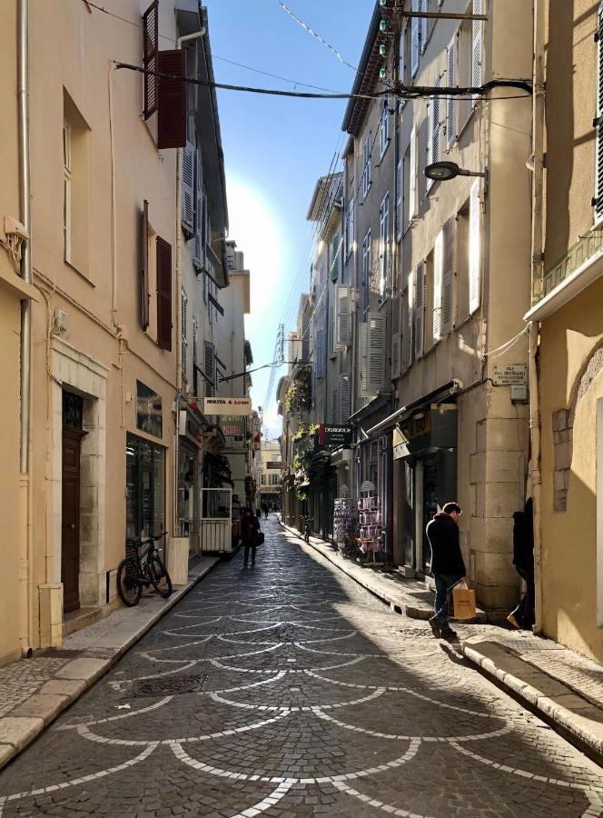Charming And Modernly Designed 2 Bedroom - Old Town Antibes Bagian luar foto